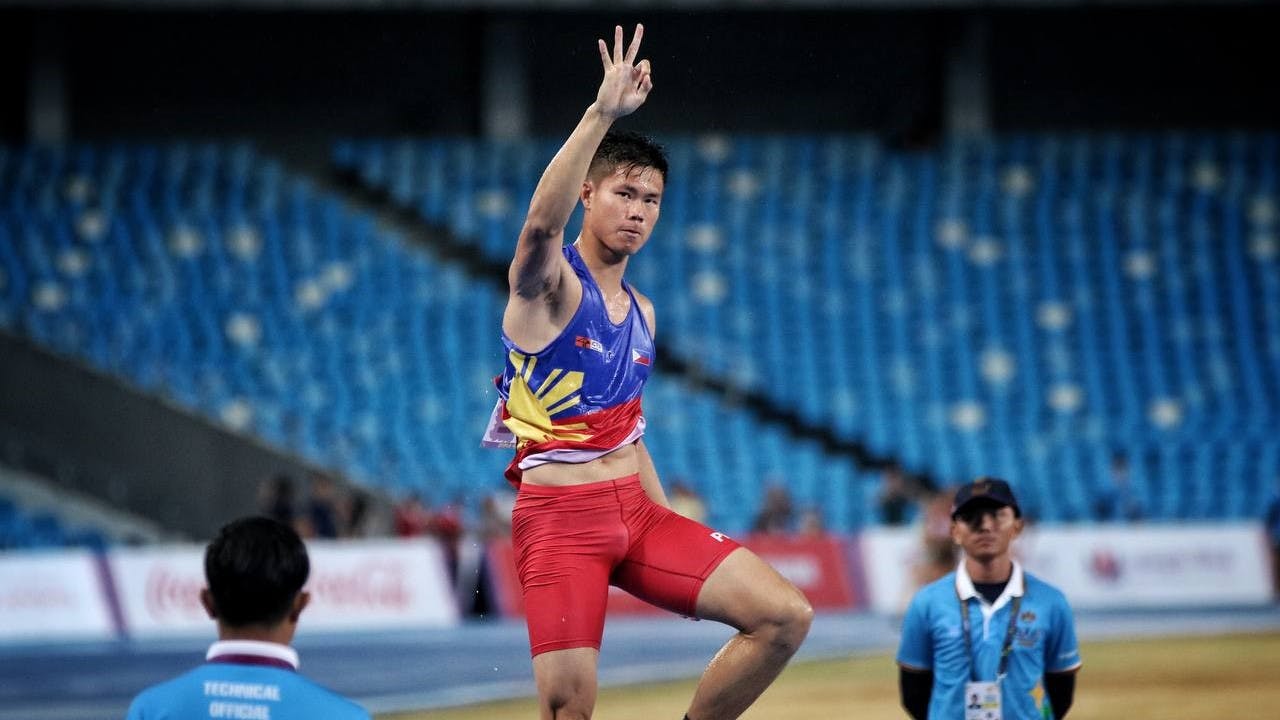 EJ Obiena resets SEA Games record, wins third straight gold medal